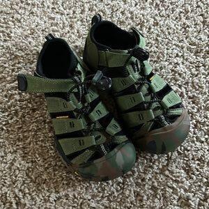Water/hiking shoes - like new kids size 2
